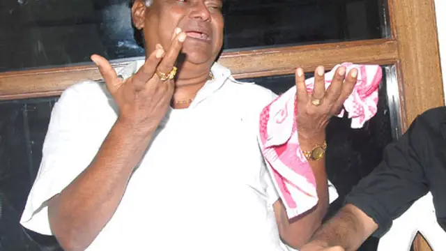 மகனுக்காக வெளிநாட்டில் இருந்து வாங்கி கொடுத்த பைக், கண் முன்னே ஏற்பட்ட சோகம்  - கோட்டா ஸ்ரீனிவாசனை வாழ்வில் நடந்த சோகம்.