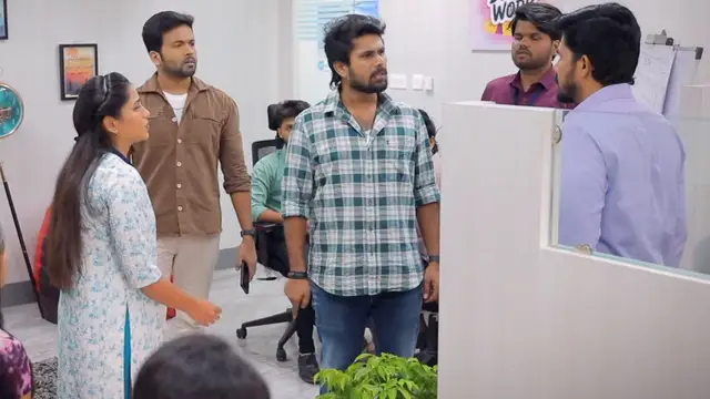 ஆபிசில் ரகளை செய்த சோழன், கோபத்தில் வெளுத்து வாங்கிய நிலா - பரபரப்பில் அய்யனார் துணை