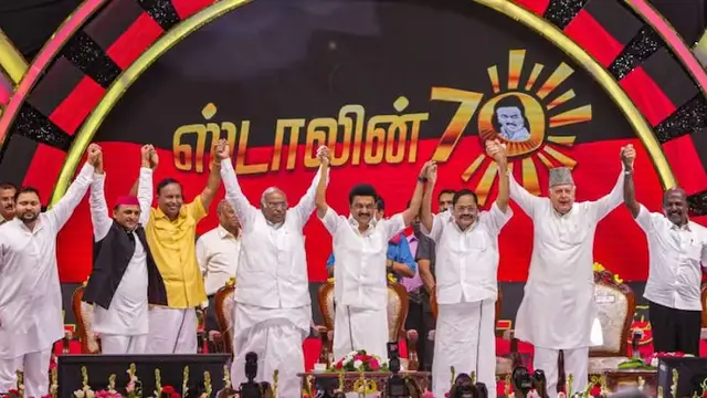 வடகன்ஸ் மடப்பசங்க, அவனுங்களுக்கு தான் மதப்புயல், ஆனா நமக்கு - தி.மு.க மேடையில் செதறவிட்ட சத்தியராஜ்.