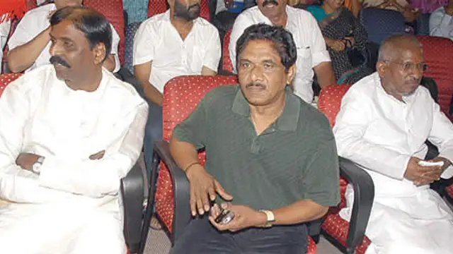 பாடலுக்கு இசையா? மொழியா? என்று பார்த்தால் - கங்கை அமரன் ஜேம்ஸ் வசந்தன்