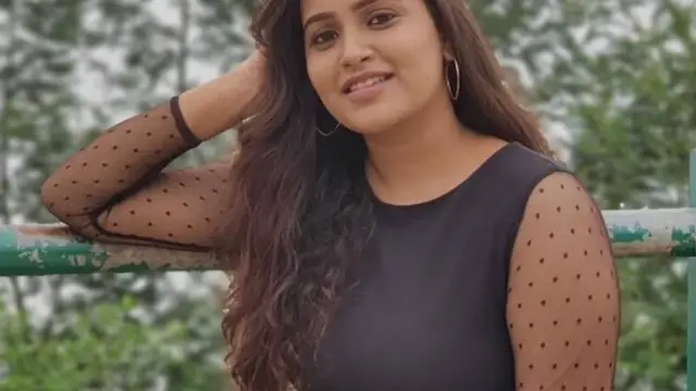 தள்ளி போய்டு இல்லைனா அடிச்சுருவேன்னுலா சொல்லி இருக்கேன் - ஆங்கர் செய்த போது ஏற்பட்ட தர்ம சங்கடங்கள் குறித்து பேசிய ஜாக்லின்.