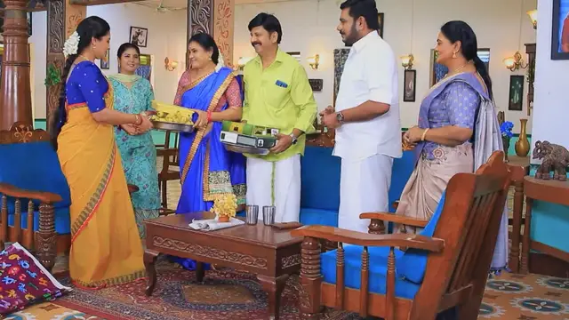 அரசிக்கு லவ் டார்ச்சல் கொடுக்கும் குமார், நடுரோட்டில் பொளந்து கட்டிய சரவணன் - பாண்டியன் ஸ்டோர்ஸ் 2