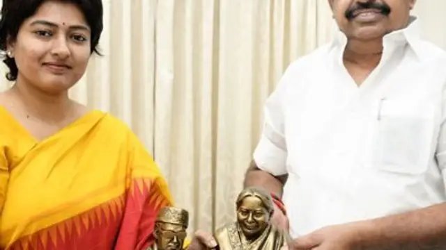 கட்சியில் இணைந்த இரண்டே மாதத்தில் காயத்ரி ரகுராமுக்கு எடப்பாடி கொடுத்த பதவி. என்ன தெரியுமா?