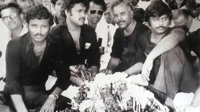 எவ்ளோ கம்பீரமா இருந்தவன், இன்னிக்கு விரல தூக்கினா நடுங்குது, கால் முடங்கி இருக்கு - வாகை சந்திரசேகர் உருக்கம்.