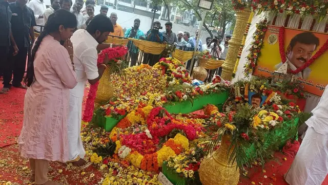 வெளிநாட்டில் ஒரு ஷோல இருந்தோம் அதுனால கேப்டன் இறப்புக்கு வரமுடியல - கேப்டன் சமாதியில் அஞ்சலி செலுத்திய செந்தில் கணேஷ் ராஜலக்ஷ்மி