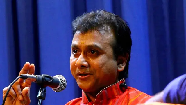 உன்னி கிருஷ்ணன் மகனின் திருமணத்தில் கலந்துகொண்டு மனமக்களுக்காக வைரமுத்து எழுதிய பாட்டு