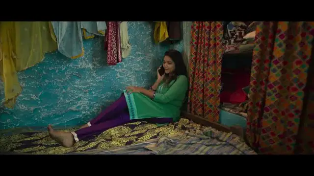 புடவை இப்படி தெரியனும்னே போட்டு இருக்கீங்களா ? ஏடாகூட கேள்வி கேட்ட ரிப்போர்ட்டர். பகாசூரன் நடிகையின் நச் பதிலடி.