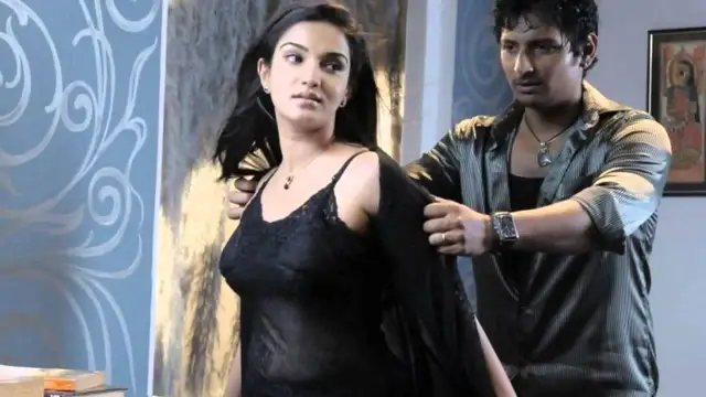 மாட்டுக்கறியால் சர்ச்சையில் சிக்கிய படத்தின் போஸ்டர் - ஹனி ரோஸ் படத்திற்கு கிளம்பிய எதிர்ப்பு.
