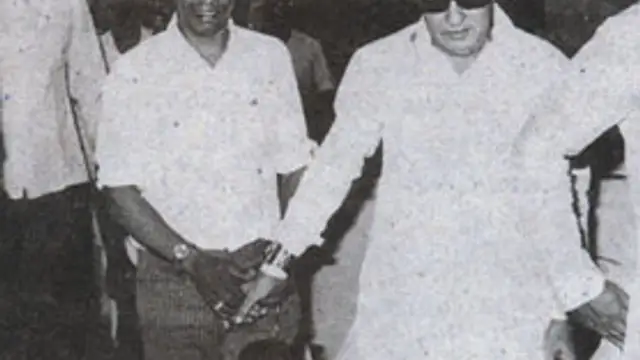 உனக்கு அறிவில்லை? அந்த இடத்தில் திரையரங்கு கட்டினால் லைசன்ஸ் கிடைக்குமா? - நாகேஷை திட்டிய எம்.ஜி.ஆர். பின் நடந்த விஷயம்.