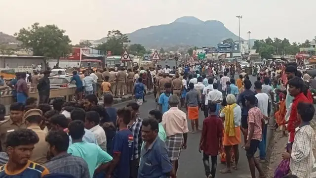 வடதமிழக கோவில் விழாக்களை தடுக்க குறிப்பிட்ட பண்பாட்டு மைய அமைப்பினர் சதிதிட்டம் - மோகன் ஜி பதிவு.