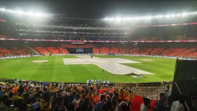 ஐபிஎல் Final டிக்கெட்டுன் போஸ் கொடுத்த வரலக்ஷ்மி சரத்குமார் - டிக்கெட் விலையை கண்டா ஷாக் ஆகிடுவீங்க.