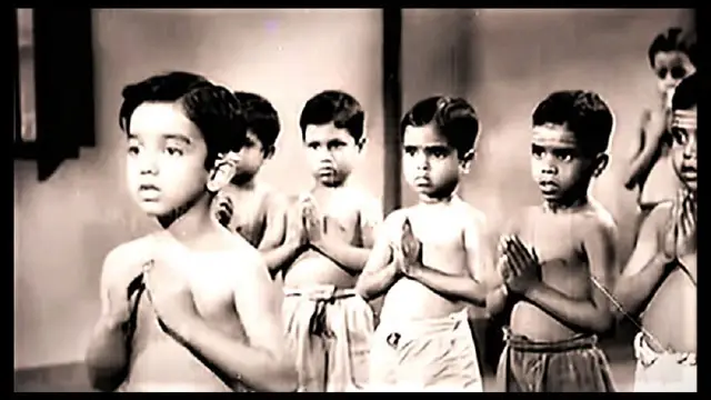 எத்தனையோ திறமைகள் இருந்தும் அவன் ரோடில் நடந்து போகிறான். நான் காரில் போகிறேன் - தனது நண்பன் குறித்து உருகிய கமல்