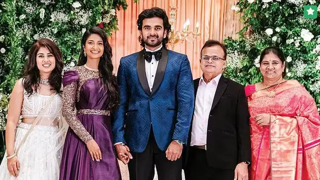 பெற்றோரின் கனவுக் காரை வாங்கி கொடுத்த அசோக் செல்வன் - காரில் மருமகள் செய்த சர்ப்ரைஸ் குறித்து அவரின் தாயார்.