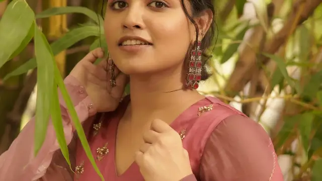 விரைவில் கதாநாயகியாக அறிமுகமாகும் VJ ஏஞ்சலின் , நடிகர் சசிகுமார் வெளியிட்ட படத்தின் பர்ஸ்ட் லுக் போஸ்டர் இதோ