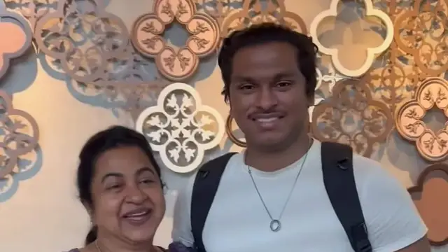 வெளிநாட்டுக்கு திரும்பிய மகன் - ஏற்போரடில் பிரிய மனமில்லாமல் கட்டியனைத்து அழுத ராதிகா.