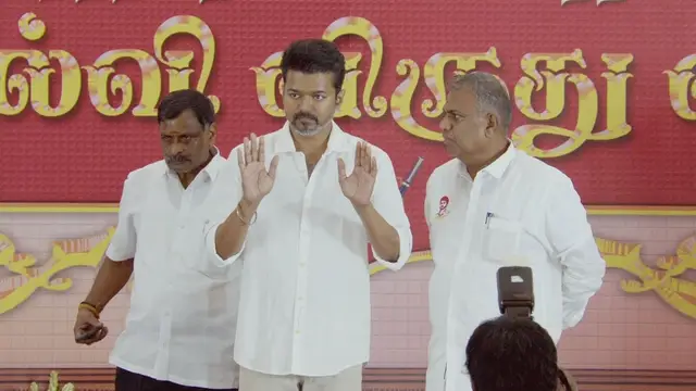 'எல்லா கட்சியையும் ஊதுறோம்ணா, உங்கள முதலைச்சரா ஆக்ரோம்ன்ணா' - விஜயை புகழ்ந்து பாடிய ஆசிரியர்
