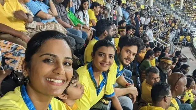 நேற்று நடைபெற்ற IPL போட்டியில் நாளை வெளியாக இருக்கும் தனது படத்தை Promotion செய்த ஐஸ்வர்யா ராஜேஷ். அதுவும் எப்படி பாருங்க.
