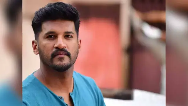 ஊழியர்கள் நகைகளை திருடிவிட்டதாக பொய் புகார் அளித்தாரா விஜய் யேசுதாஸ் ? போலீஸ் விசாரணையில் திடீர் திருப்பம்.