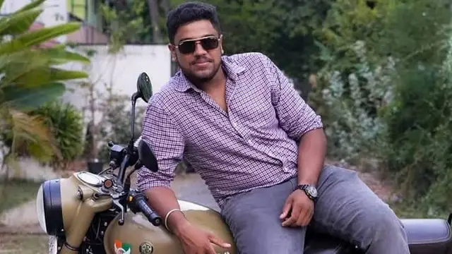நடுரோட்டில் சரமாரி தாக்குதல், போலீஸ் வழக்கு பதிவு. சன் டிவி தொகுப்பாளர் Vj நிக்கி தலைமறைவு.