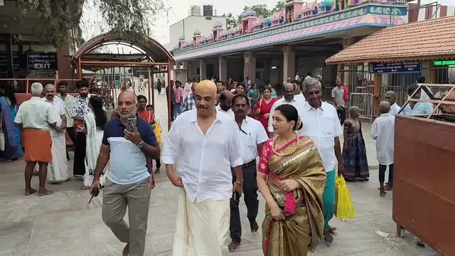 25வது திருமண நாள் : குடும்பத்துடன் சென்று முருகனுக்கு மொட்டையடித்த சுந்தர்.சி - குவியும் வாழ்த்துக்கள்
