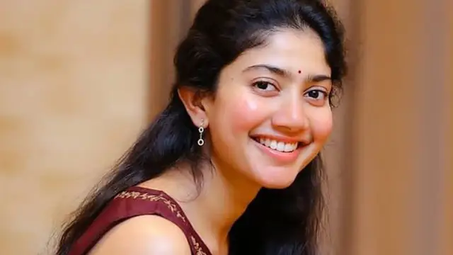 வாய்ப்பு வந்தும் அந்த ஒரே காரணத்துக்காக விஜய், அஜித்துடன் நடிக்க மறுத்தாரா சாய் பல்லவி ?