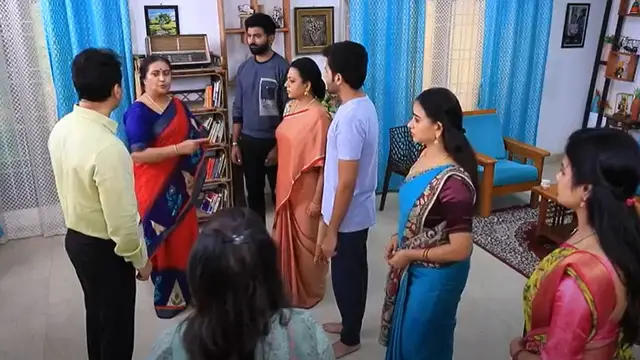 பரபரப்பாக நடக்கும் இனியா நிச்சயதார்த்தம், அதிரடியாக வந்த போலீஸ் -அடுத்து என்ன? பாக்கியலட்சுமி