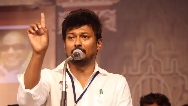 ஒரு பெண் தனக்கு கோவில் கட்டி இருப்பதை ரசித்தால் அது - குஷ்பூவிற்கு பதிலடி கொடுத்த சீமான்