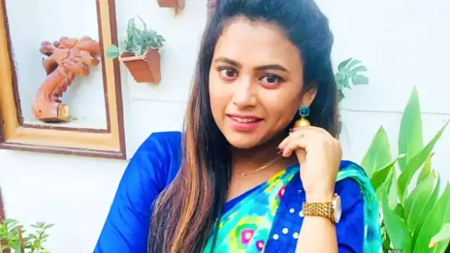 நீ முஸ்லீம் தானா, தினமும் தொழுகாமல் இப்படி ஹராம் செய்றா - பரீனாவை விமர்சித்த நபர், அவரின் நச் பதிலடி.
