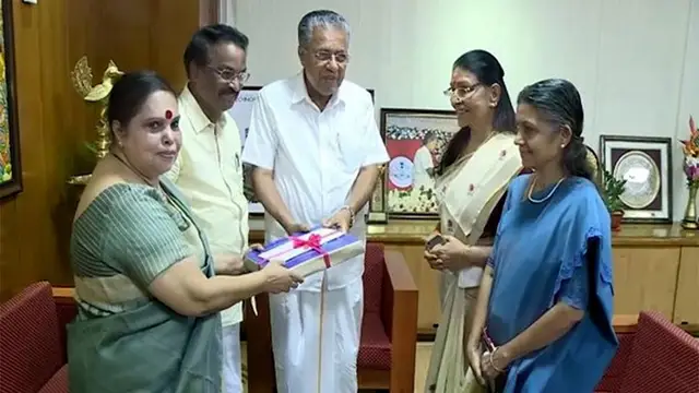 பாடகி சுசித்ரா மீது புகார் கொடுத்த மலையாள நடிகை ரீமா கல்லிங்கல்? காரணம் இது தான்