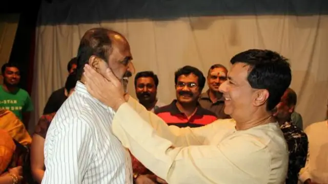 அவர்கள் இருவர் மத்தியில் ப்பொறி எரிந்து கொண்டுதான் இருக்கிறது - ரஜினி குறித்து ஒய் ஜி மகேந்திரன்