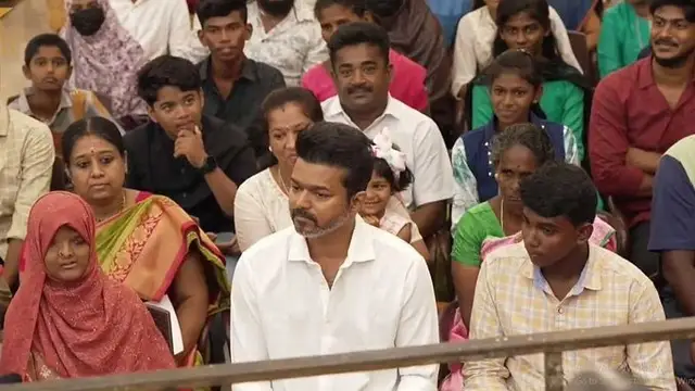 படித்தவர்கள் அரசியலுக்கு வரணும், போதை பொருளுக்கு ஆளும் கட்சி - விருது வழங்கும் விழாவில் விஜய் சொன்னது