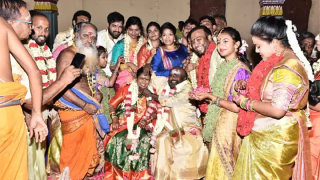 70வது வயது நிறைவு, பீமரத சாந்தி திருமணம் செய்த செந்தில் - ஆசி பெற்று மகிழ்ந்த மகன் மற்றும் பேரன் பேத்திகள்.