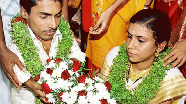 திருமணம் ஆகி 17 ஆண்டுகள் கழித்து மீண்டும் அப்பாவான பக்ரு - மகளை கண்டு ஆனந்தப்பட்ட அழகிய தருணம்.