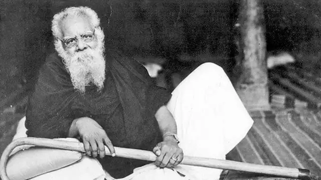 பெரியார் சிலை அகற்றப்பட்ட இடத்தில் வைக்கப்பட்ட பேனர் - அதிகாரிகளுக்கு அடுத்த நடந்தது என்ன தெரியுமா?