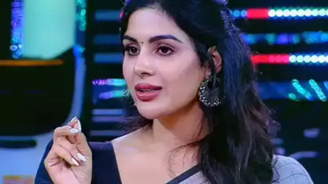 சாதி பெயரை நீக்கிவிட்டு இப்படி செய்யலாமா ? - வாத்தி பட நடிகையை வறுத்தெடுத்த பீஸ்ட் நடிகர்.