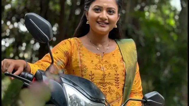 குடும்ப குத்து விளக்குன்னு நெனச்சோம் நீங்களுமா - சிறகடிக்க ஆசை மீனா வெளியிட்ட வீடியோவை கண்டு புலப்பும் ரசிகர்கள்.