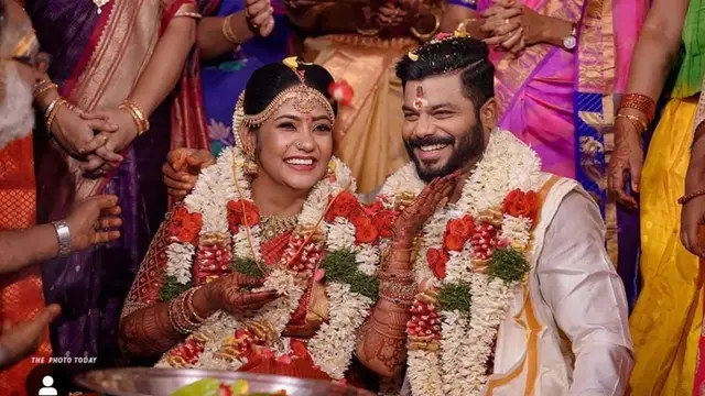 நாதஸ்வரம் சீரியல் ஸ்ருதியின் கணவர் திடீர் மரணம் - முதல் திருமண நாளை கொண்டாடிய சில மாதத்தில் இப்படி ஒரு சோகம்.