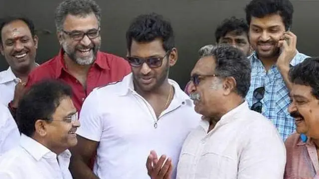 இத்தனை கோடி கடன் இருக்கு, அத முடிச்சதும் கட்டிடம், கல்யாணம் தான் - விஷால் பதில்.