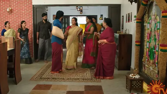குணசேகரன் மீது புகார் கொடுத்த ஆதிரை, குடும்பத்தை தூக்கிப்போட்ட நாச்சியப்பன் - ட்விஸ்ட் மேல் ட்விஸ்டில் எதிர் நீச்சல்.