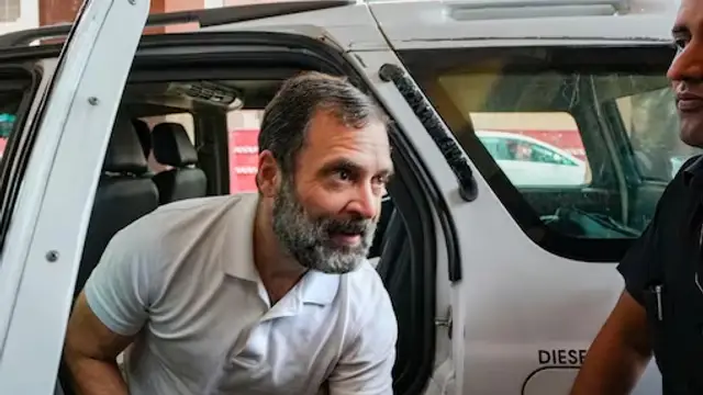 உன் ஆவேசம் தாயின் அடிவயிற்றுக் குரல் - பிரியங்கா காந்திக்கு ஆதரவாக பதிவிட்ட சீனு ராமசாமி.