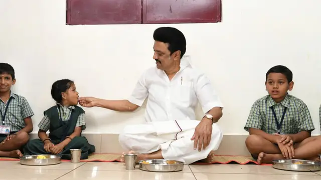 “பாமக ஆட்சியா திமுக ஆட்சியா, பள்ளி திறந்தால் பிரச்சனை செய்வோம்” ஆசிரியரிடம் கொந்தளித்த திமுக கிளை செயலாளர் பன்னீர்.