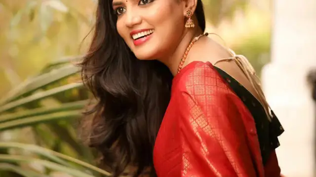 எங்கே போனது பெரியாரிசம்? தனது வளைகாப்பு புகைப்படத்தை கேள்வி கேட்டவருக்கு பணிமலரின் பதில்