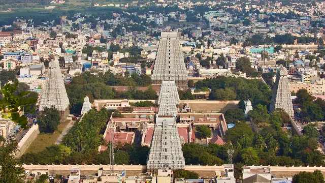 திருவண்ணாமலை கோவிலில் ரஜினி தரிசனம் செய்த புகைப்படம் வெளியாகி சர்ச்சை - பின்னணி என்ன?