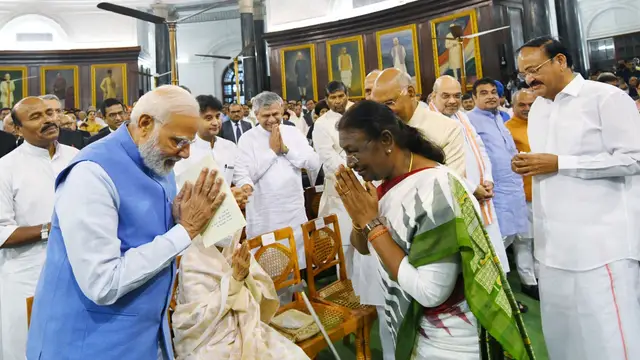 பெண்குழந்தைகளுக்கான கல்வியை குஜராத் மேம்படுத்தியதா? தேர்தல் பிரச்சார கூட்டத்தில் பாஜகவை விமர்சித்த நடிகை ரோகினி
