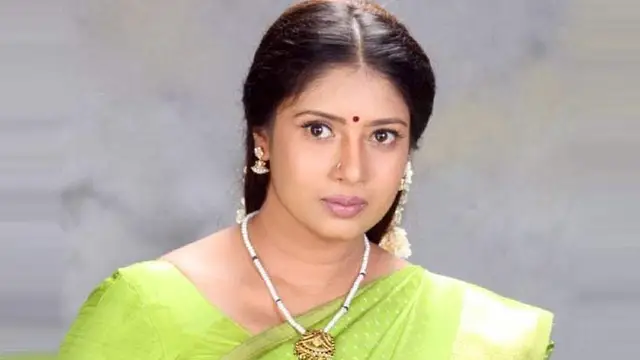 விஜய்யுடன் அந்த காட்சியில் நடிக்கும் போது அப்பாவிடம் திட்டு வாங்கினார்! - சங்கவி சொன்ன ஷாக் செய்தி.