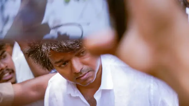 நேற்று வாக்களிக்க வந்த விஜய் மீது சென்னை காவல் ஆணையர் அலுவலகத்தில் புகார் - என்ன காரணம் இதான்.