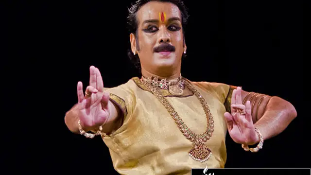 நடிகர் வினித்தின் மகளா இது ? ஹீரோயின் ரேஞ்சுக்கு என்னமா வளந்துவிட்டாங்க. லேட்டஸ்ட் புகைப்படம்.