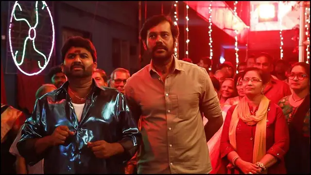 சார் விட்ருங்க சார்,வேணாம் - படம் பார்க்க வந்த பெண்ணிடம் முத்தம் கேட்டு தொல்லை செய்த கூல் சுரேஷ்.