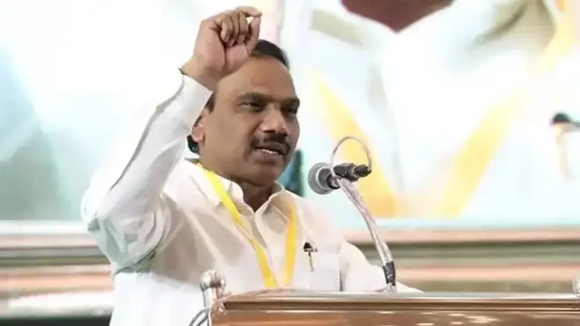 சாலை விபத்தில் படுகாயமடைந்த வாலிபரை மீட்டு மருத்துவமனையில் சேர்த்த எம் பி ராசா.