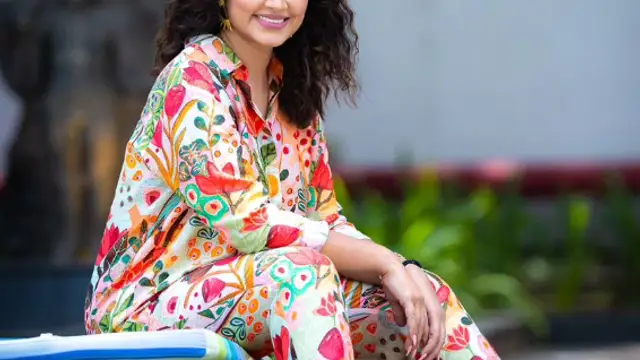 எவ்ளோ காஸ்டலியா இருந்தாலும் ஒரு தடவ போட்ட ட்ரெஸ்ஸ இன்னொரு தடவ போட மாட்டேன் - சினேகா சொன்ன விஷயம். பின்னால் இப்படி ஒரு காரணமா?